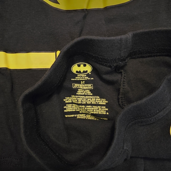 Batman Black and Yellow Logo Shirt - Picture 3 of 3